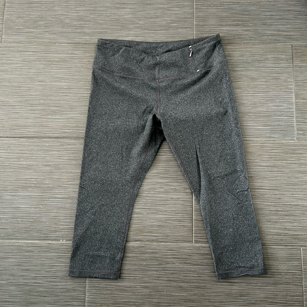 Calia by Carrie Underwood Gray capri Leggings Size large